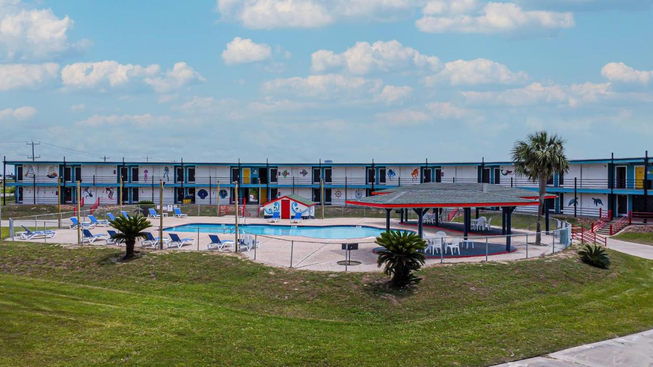 Crystal Palace Resort Bolivar Peninsula Exterior photo