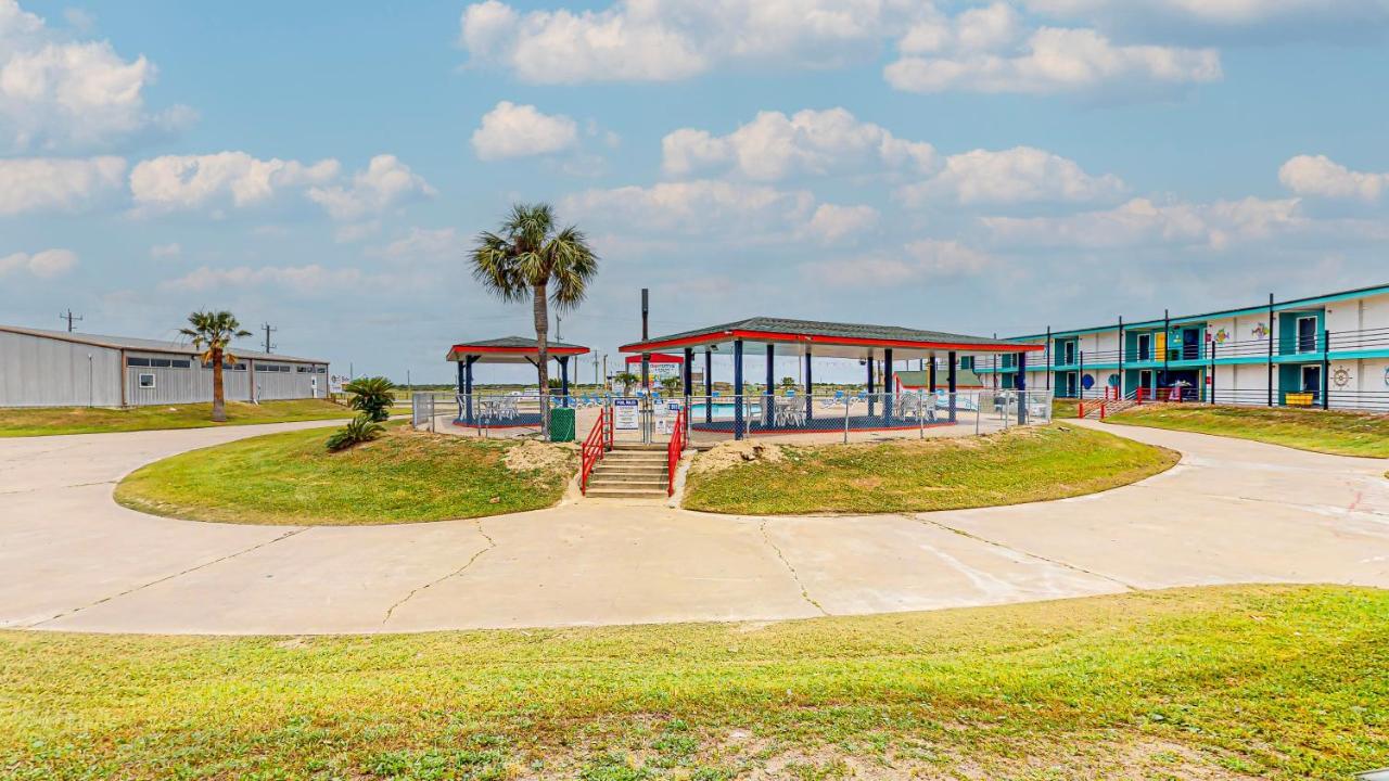 Crystal Palace Resort Bolivar Peninsula Exterior photo