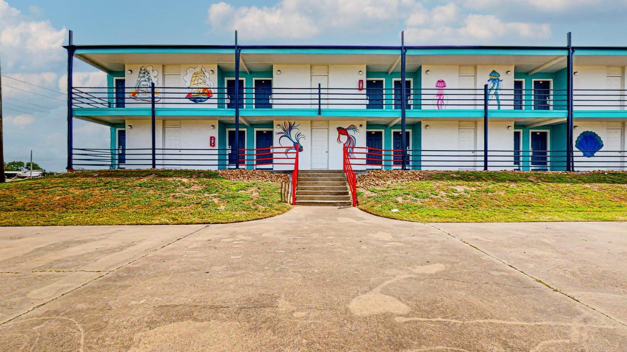 Crystal Palace Resort Bolivar Peninsula Exterior photo