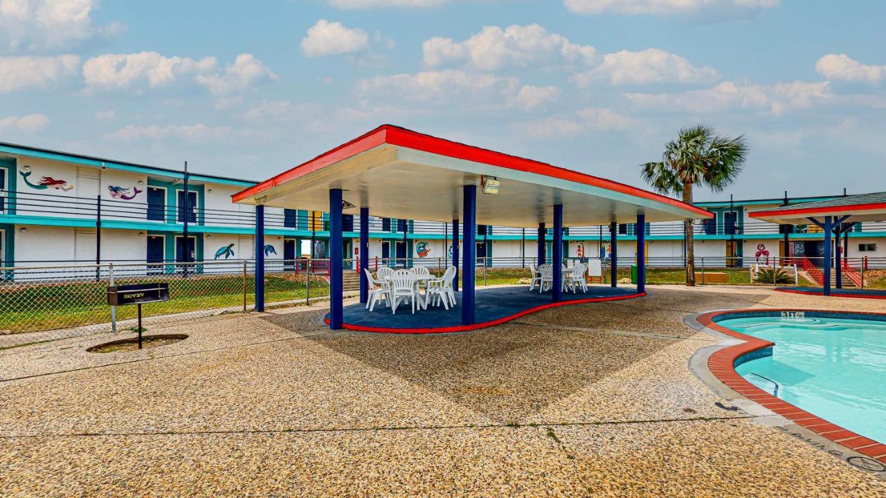 Crystal Palace Resort Bolivar Peninsula Exterior photo